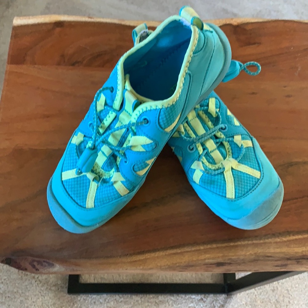 Merrill water shoes size 3 unisex